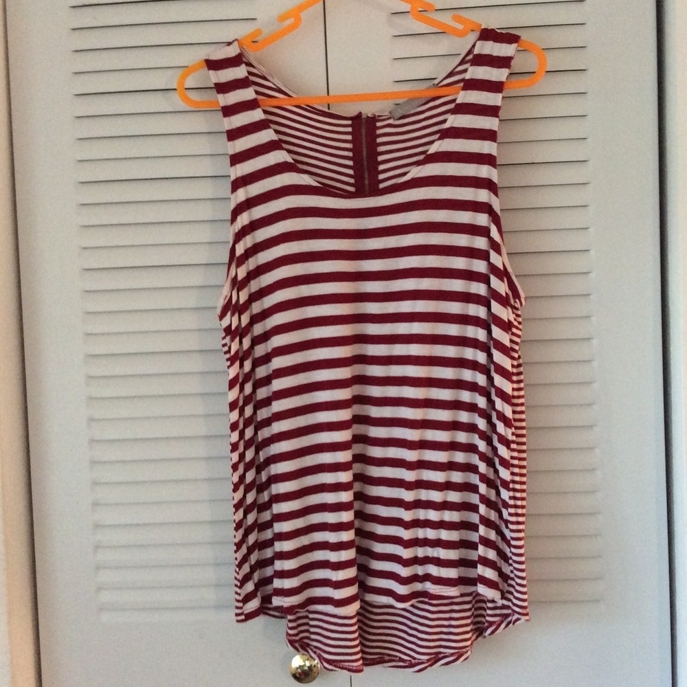 Cute striped top.